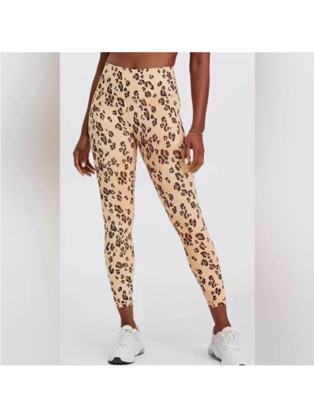 Fabletics On-The-Go Power Hold Desert Leopard Print Legging Size Small Cropped a